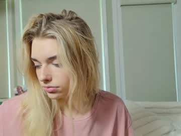 ellalowe's chat room