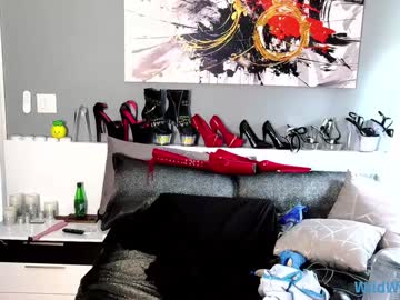 wildwifebarbie's chat room