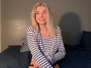 ellalowe's chat room