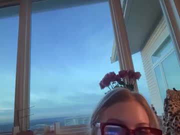 lunarose17's chat room