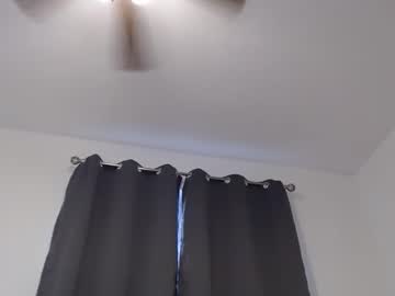 ellalowe's chat room