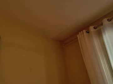 summerishotter's chat room