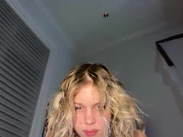 lunarose17's chat room