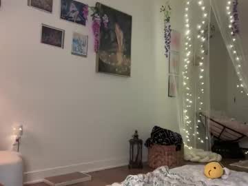 annieangel18's chat room