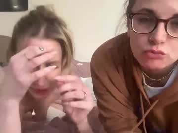 officiallyonlytams's chat room