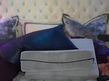 avalonnfoxx's chat room