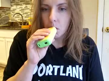 tinywithtiddies's chat room