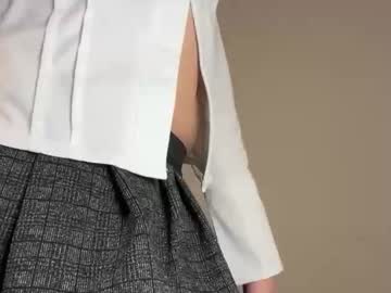 ellalowe's chat room