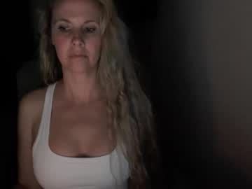 love_on_'s chat room