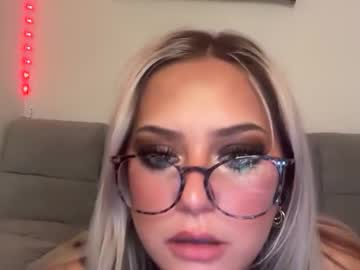 ladyybugloverr's chat room