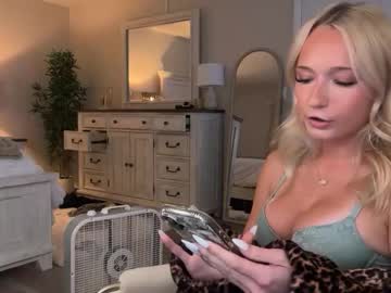 roxyrain2736's chat room