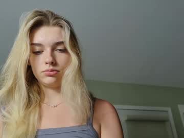 ellalowe's chat room