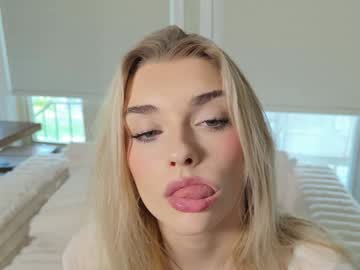 ellalowe's chat room