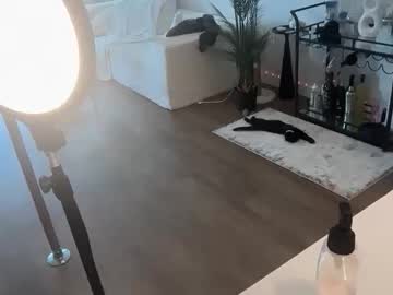 emilyybarely's chat room