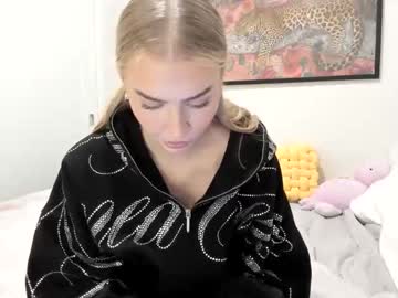 ariah_is_blonde's chat room