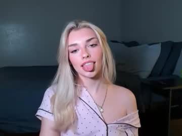 ellalowe's chat room