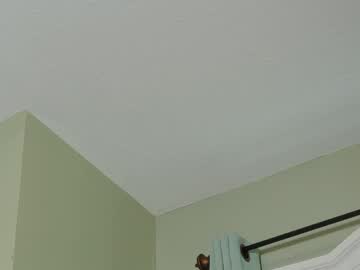 ellalowe's chat room