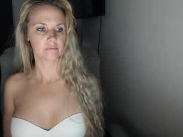 love_on_'s chat room