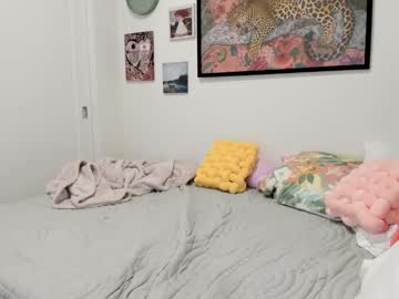 ariah_is_blonde's chat room