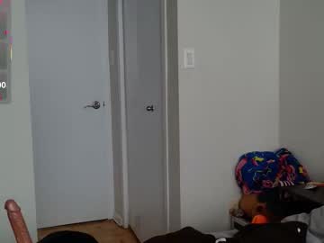 strawberryyfoxie's chat room