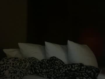 theblondeetwinss's chat room