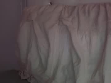 theblondeetwinss's chat room