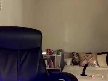 laineylifts's chat room