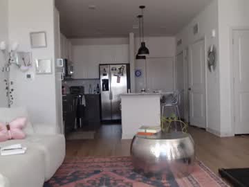 lilyyymonroee's chat room