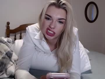 ellalowe's chat room