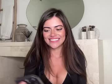 poutyselena's chat room