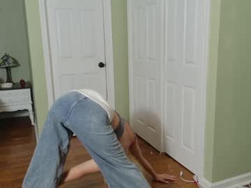 ellalowe's chat room