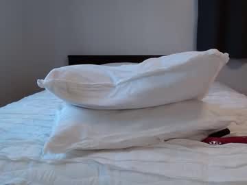 ellalowe's chat room