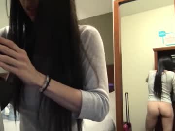 lilylustxoxo's chat room