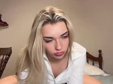 ellalowe's chat room