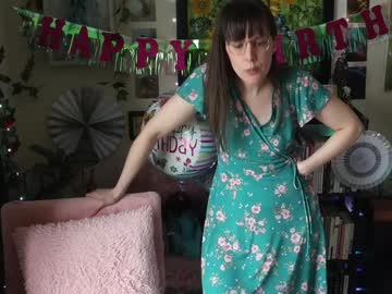 ellynaomi's chat room