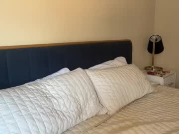 officiallyonlytams's chat room