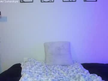 xlunaskye's chat room