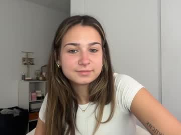 elenahere4u's chat room