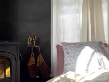 mommamia12's chat room