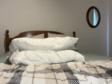 ellalowe's chat room