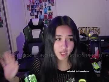 nikkinotnicki00's chat room