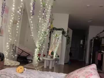 annieangel18's chat room