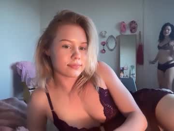 lunarose17's chat room