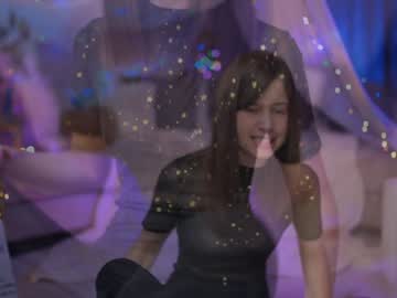 newchloe18's chat room