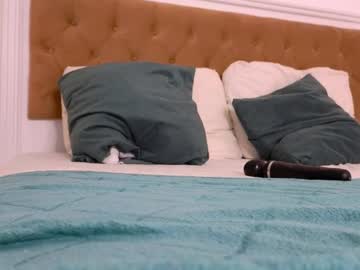 ilikeithaard's chat room