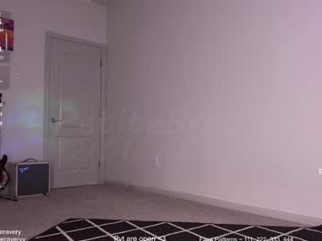 petitebrat's chat room