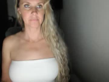 love_on_'s chat room