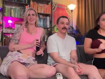 officiallyonlytams's chat room