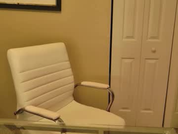 summerishotter's chat room