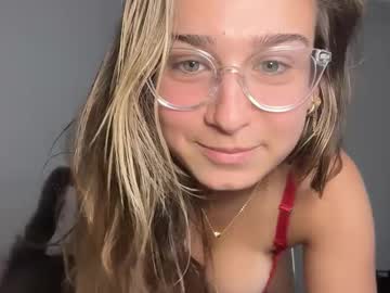 elenahere4u's chat room